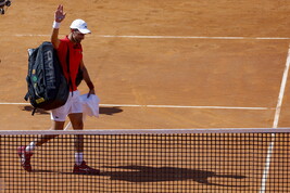 A Roma crolla Djokovic, 'la borraccia? mi ha influenzato'